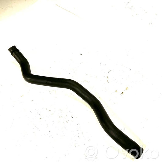 Caurulīte (-es) / šļūtene (-es)