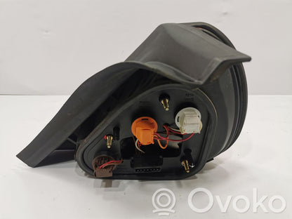 Aizmugurējais lukturis virsbūvē