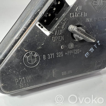 Держатель крышки заднего фонаря