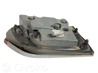 Aizmugurējais lukturis pārsegā