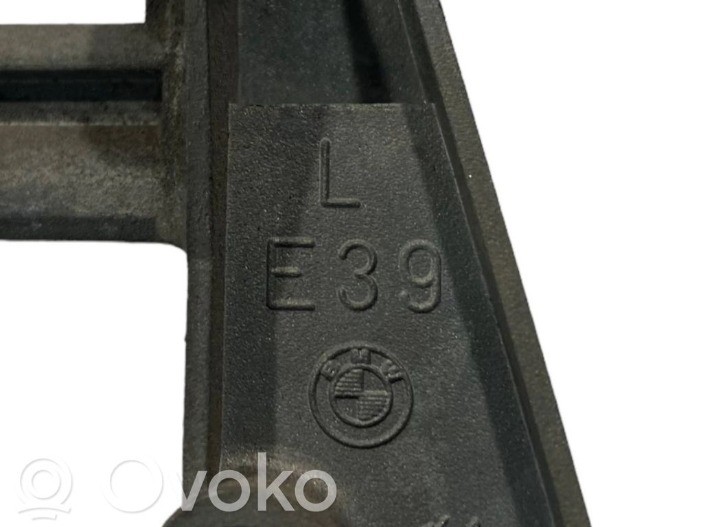 Priekšpusē turētājs / kronšteins ārējam atvēršanas rokturim