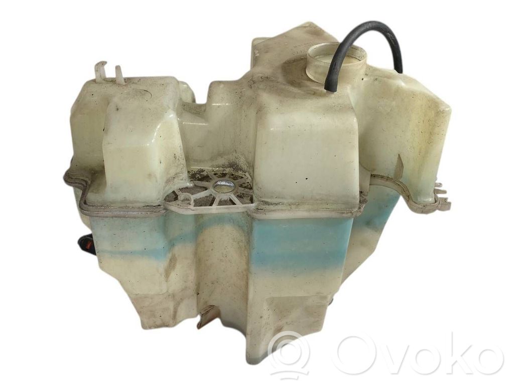 Logu šķidruma tvertne