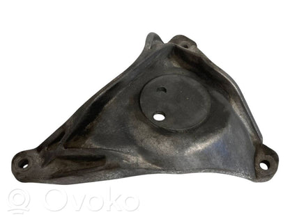 Engine mounting bracket