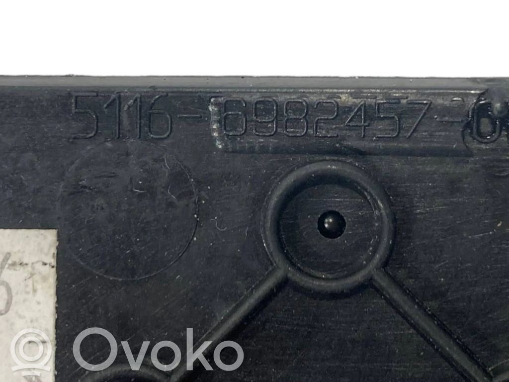 Paneļa dekoratīvās apdares vairogs (centrālais)