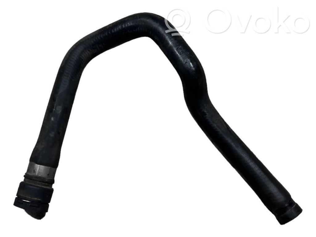 Caurulīte (-es) / šļūtene (-es)