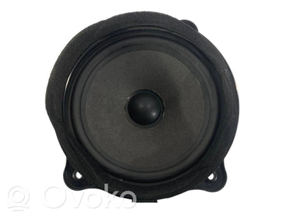 Skaļrunis (-i) priekšējās durvīs