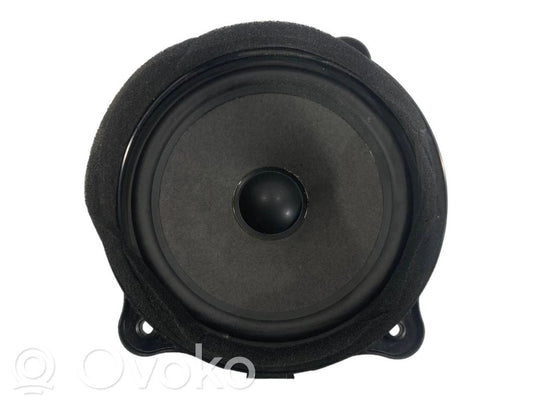 Динамик(и) в передней двери