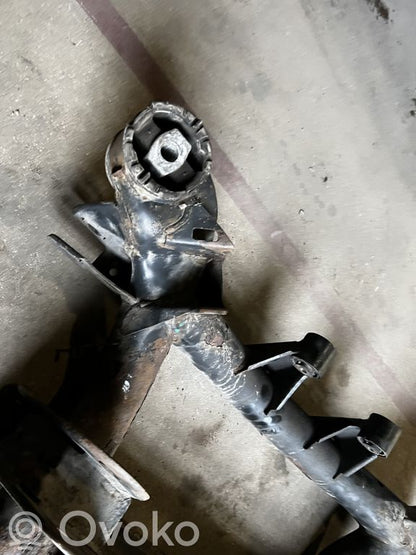 Pusrāmis aizmugurējais / priekšējais