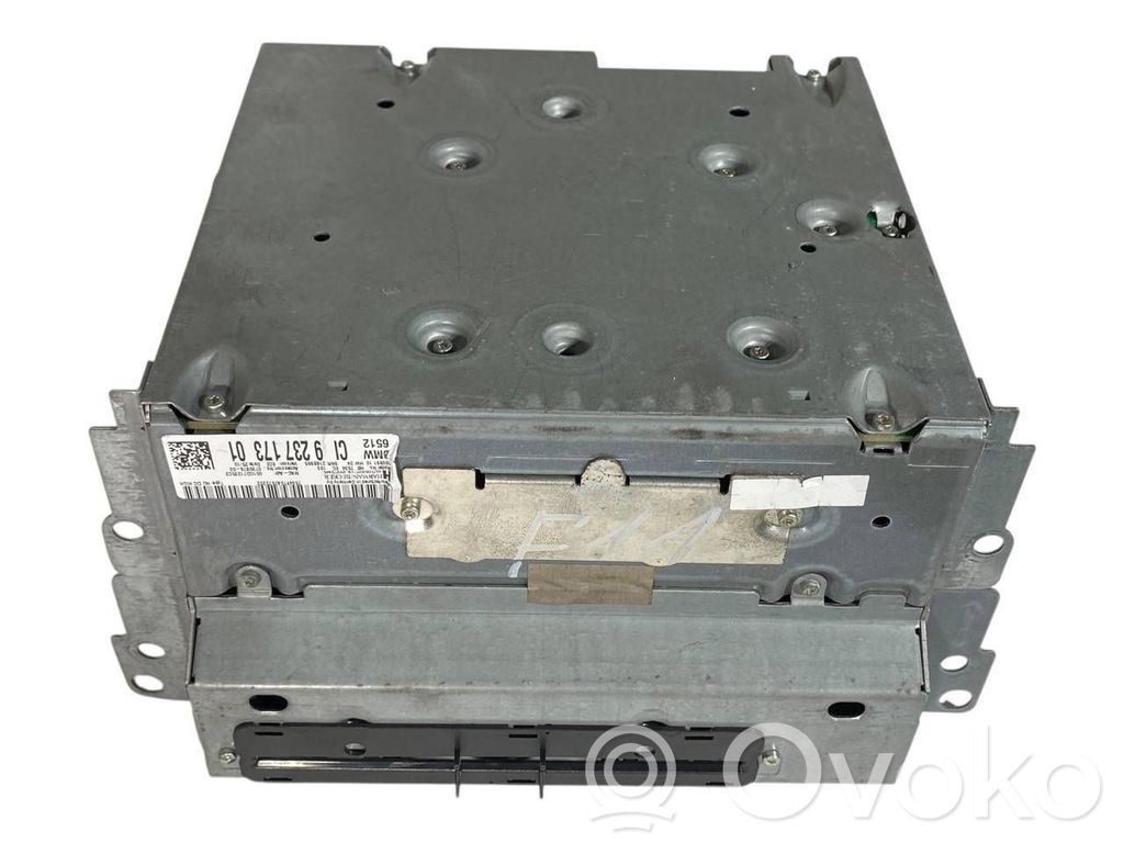 Radio / CD/DVD atskaņotājs / navigācija