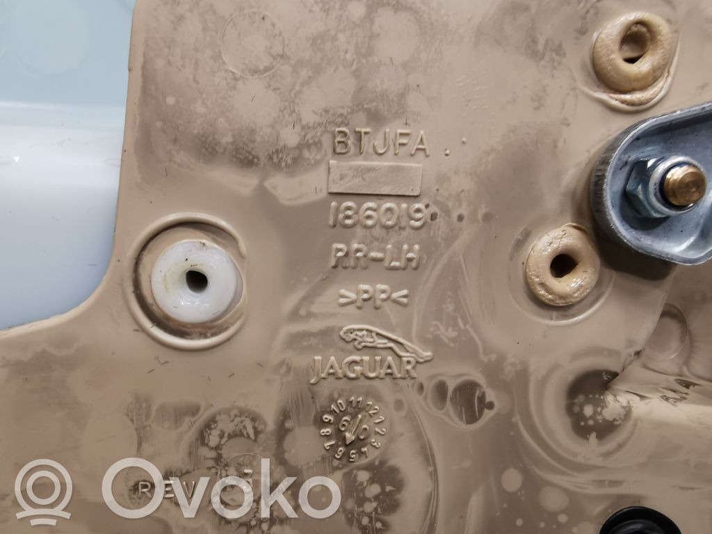 Apšuvums aizmugurējām durvīm