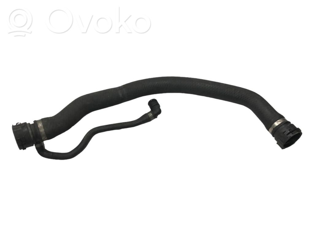 Caurulīte (-es) / šļūtene (-es)