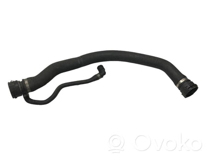 Caurulīte (-es) / šļūtene (-es)