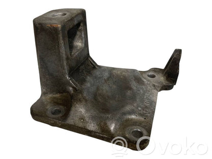 Engine mounting bracket
