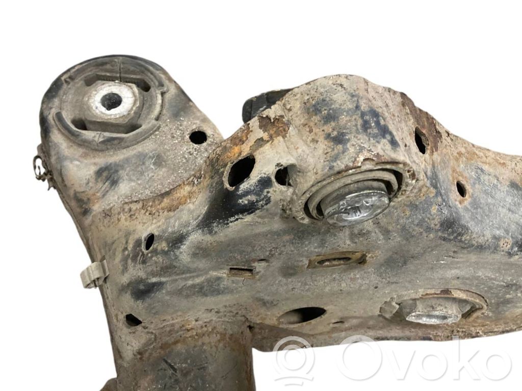 Pusrāmis aizmugurējais / priekšējais