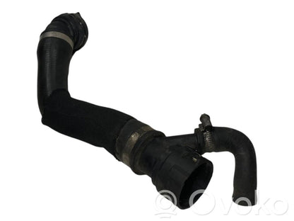 Caurulīte (-es) / šļūtene (-es)