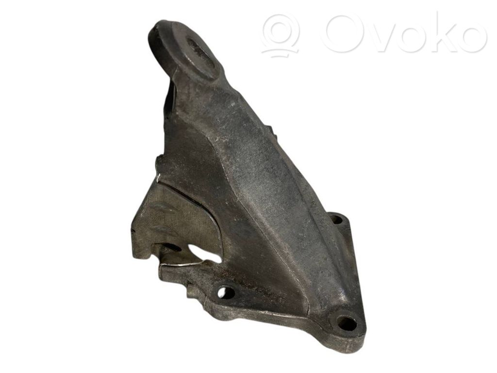 Кронштейн крепления двигателя