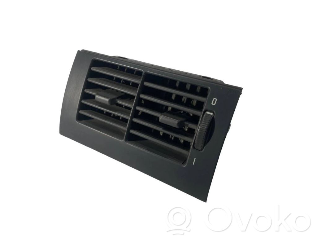 Задняя воздухо-вентиляционная решетка