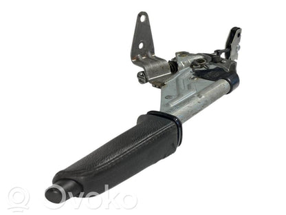 Rokas bremzes mehānisms (salonā)