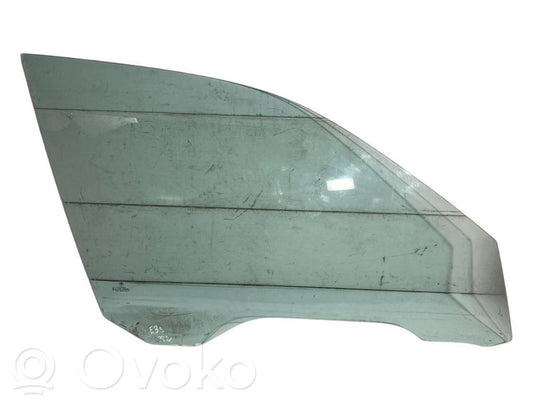 priekšējo durvju stikls (četrdurvju mašīnai)