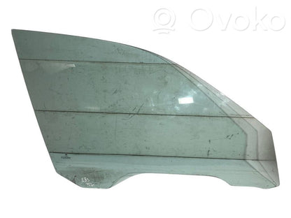 priekšējo durvju stikls (četrdurvju mašīnai)