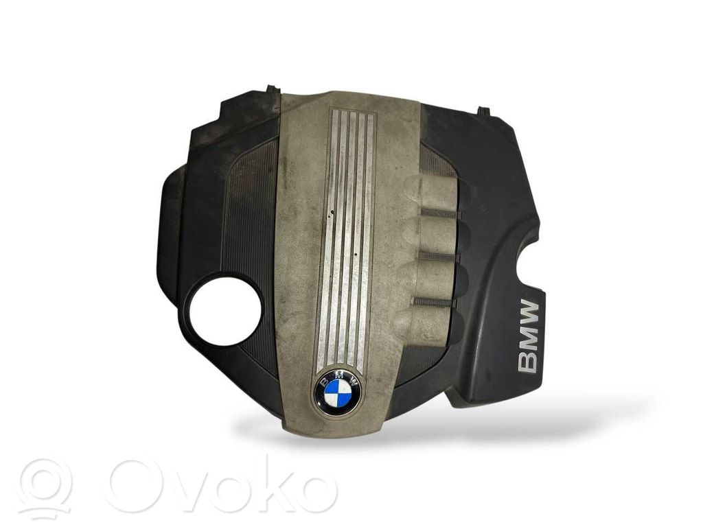 Dzinēja pārsegs (dekoratīva apdare)