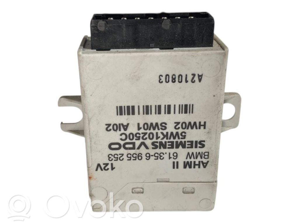 Piekabes āķa vadības bloks