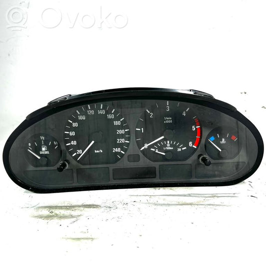Speedometer (in the instrument panel)