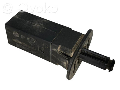 Degvielas tvertnes atvēršanas slēdzis