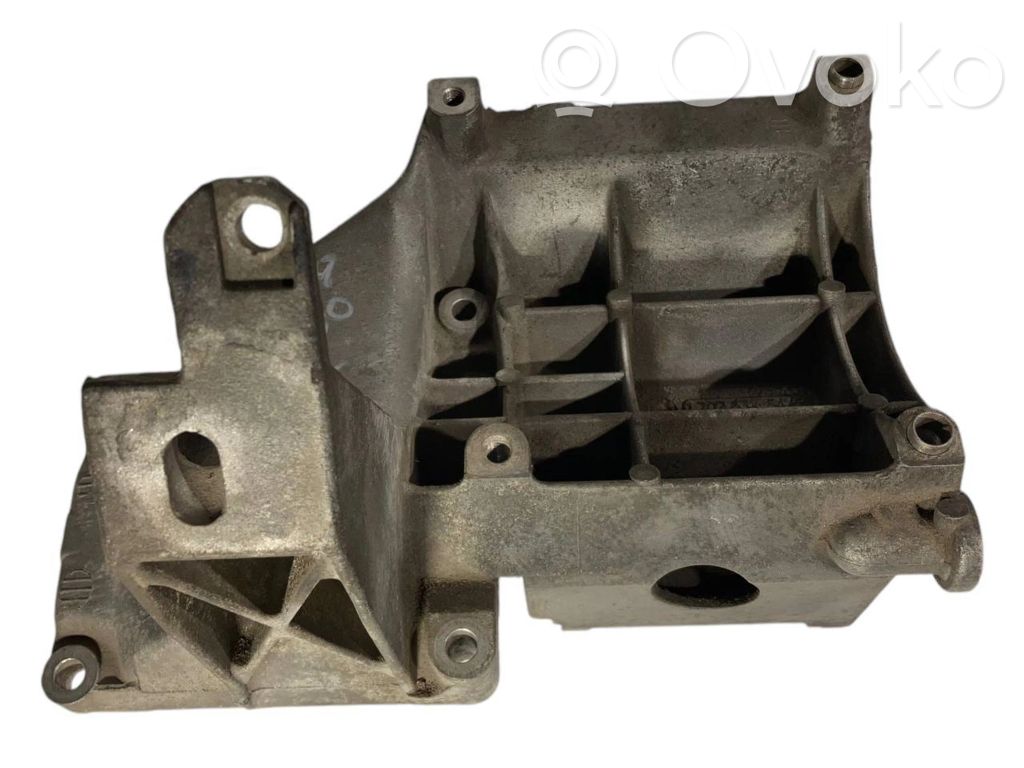 Dzinēja nostiprināšanas stiprinājums-kronšteins