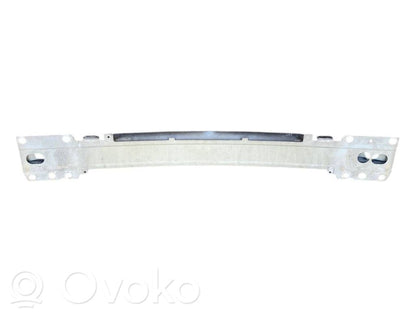 Priekšpusē bampera sija / balka