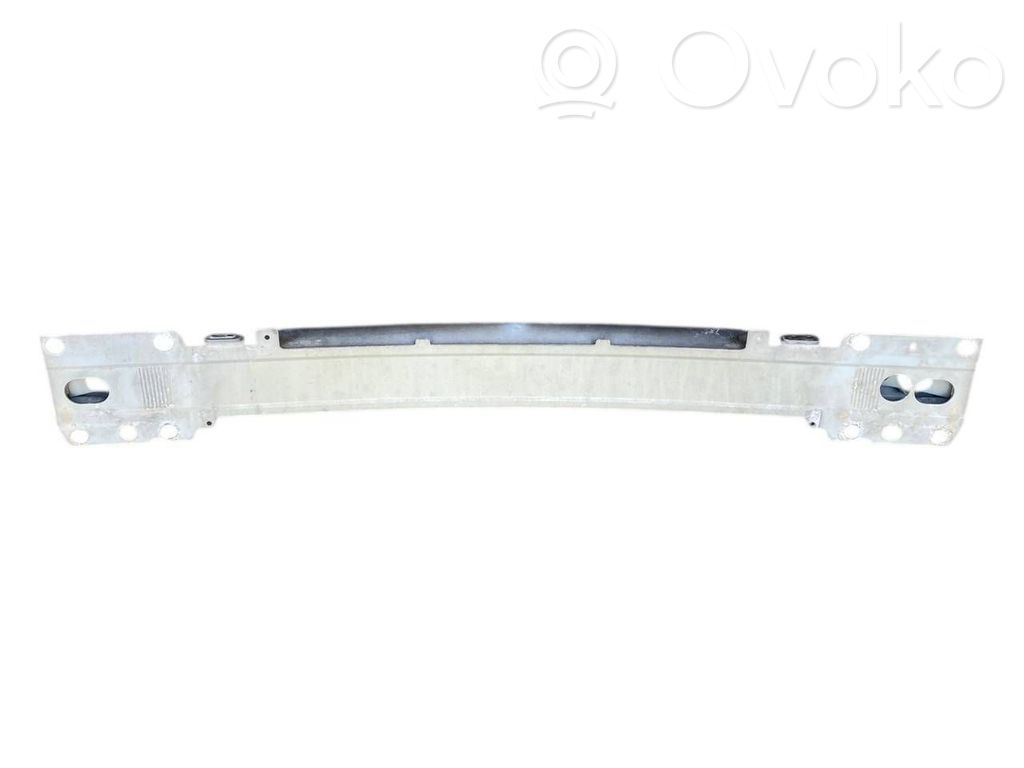 Priekšpusē bampera sija / balka