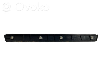 Priekšējā sliekšņa dekoratīvā apdare (iekšējā)