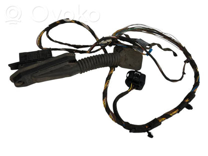 Aizmugurējo durvju vadu instalācija