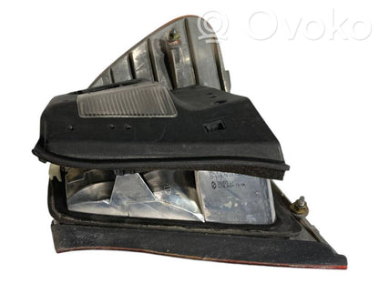 Aizmugurējais lukturis virsbūvē