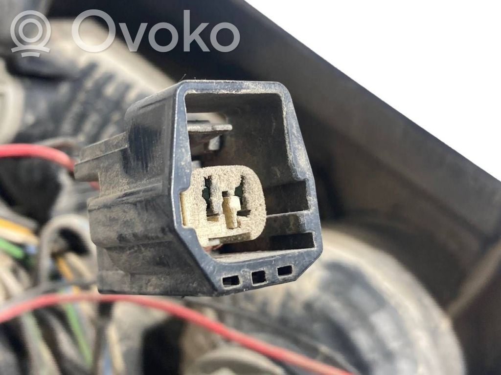 Aizmugurējais lukturis virsbūvē