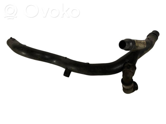 Caurulīte (-es) / šļūtene (-es)