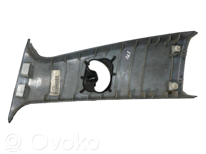 (B) statņa dekoratīvā apdare (augšdaļa)