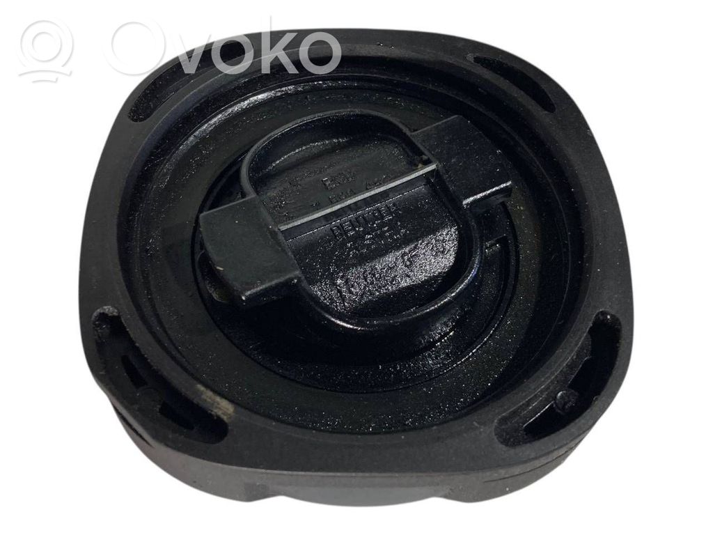 Eļļas uzpildes atveres vāciņš