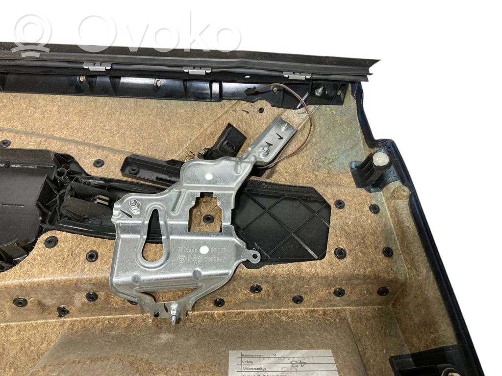 Apšuvums aizmugurējām durvīm