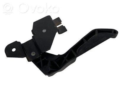 Dzinēja pārsega attaisīšanas rokturītis