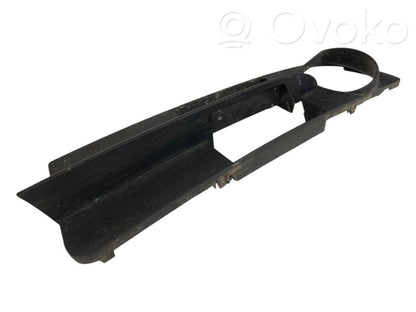 Pretmiglas luktura dekoratīvais režģis