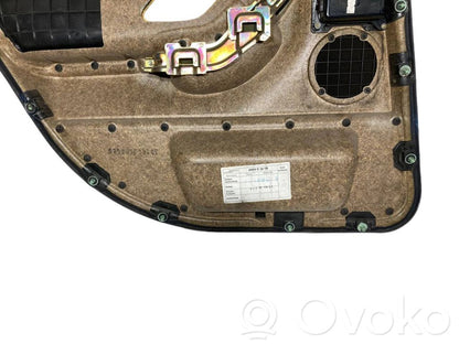 Apšuvums aizmugurējām durvīm