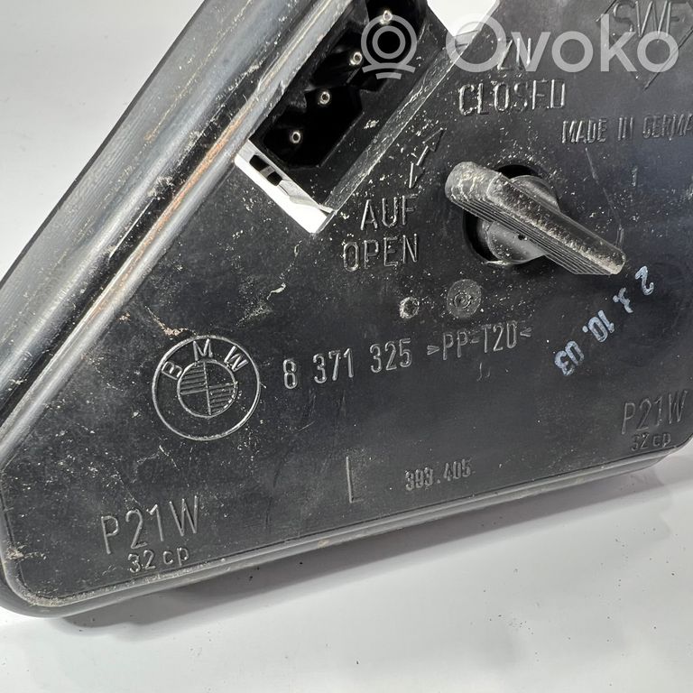 Aizmugures spuldzes vāka turētājs