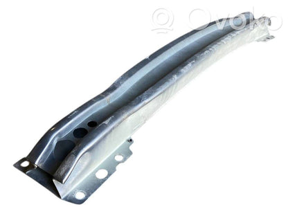 Priekšpusē bampera sija / balka