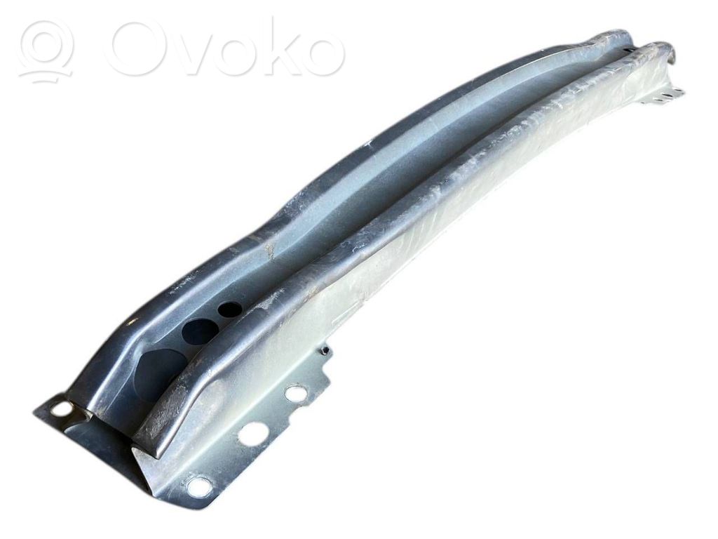 Priekšpusē bampera sija / balka