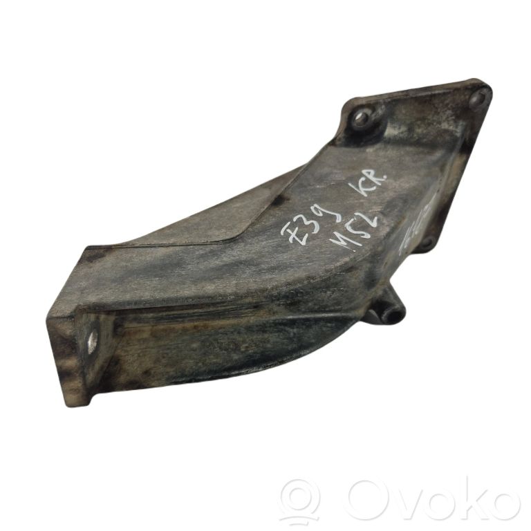 Engine mounting bracket
