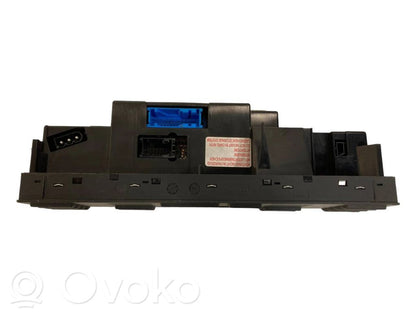 Gaisa kondicioniera / klimata kontroles / salona apsildes vadības bloks (salonā)