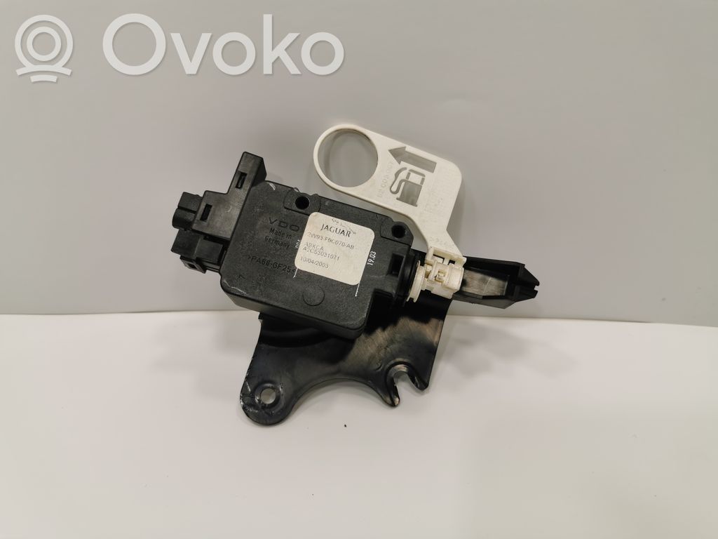 Electric fuel tank lock