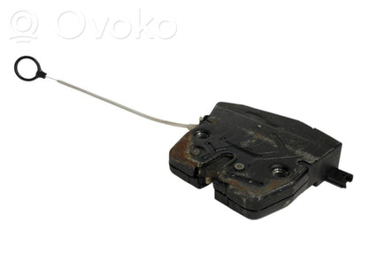 Aizmugurējā pārsega slēdzene