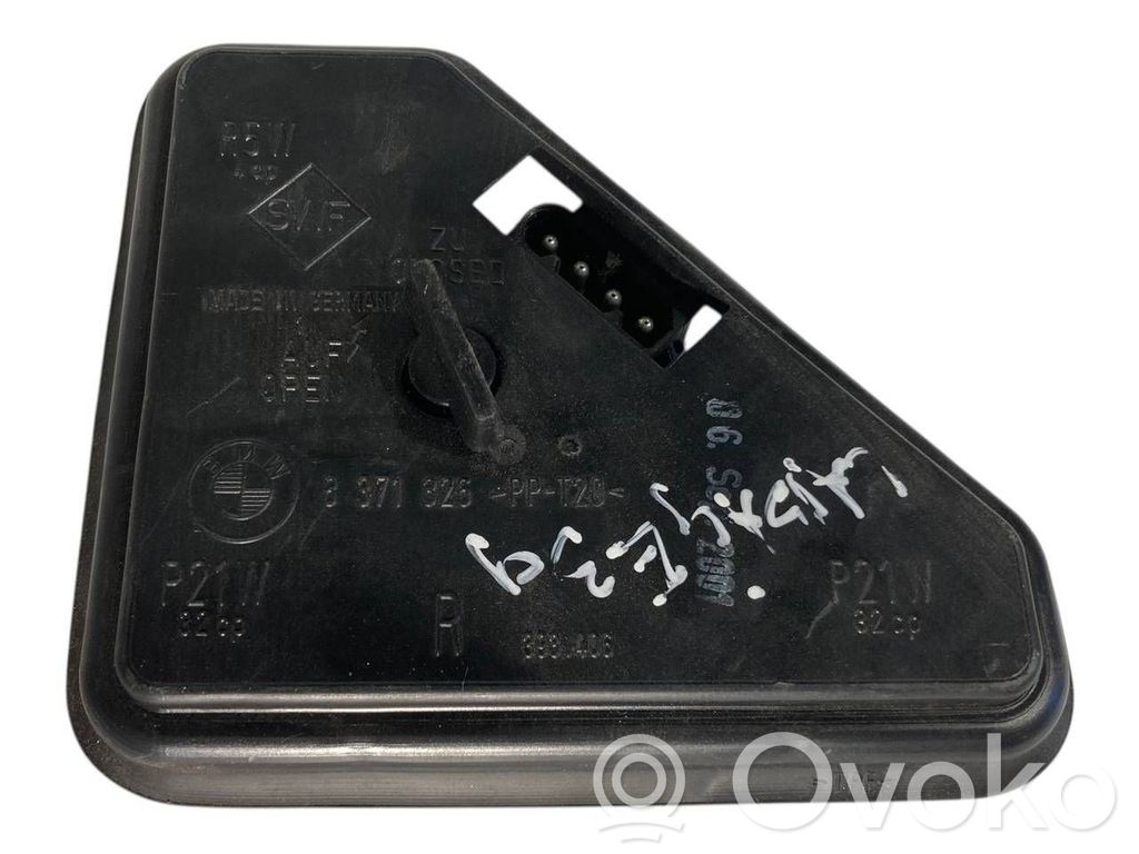 Aizmugures spuldzes vāka turētājs